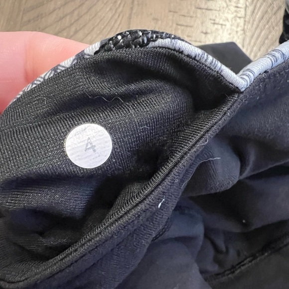 Lululemon Size 4 Bundle - Zip Up Jacket and Crops - Picture 6 of 13